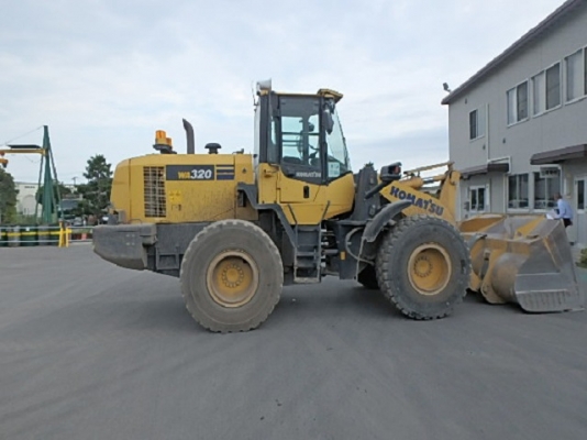 ขายรถตักล้อยาง KOMATSU WA320-7 ปี 2014 นำเข้าเองจากญี่ปุ่น สภาพสวยพร้อมใช้งาน ถึงเร็วๆนี้ครับ