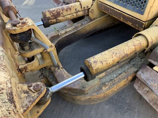 รถดันดิน CAT : D4H #9GJ นำเข้าตรงจากญี่ปุ่นครับ