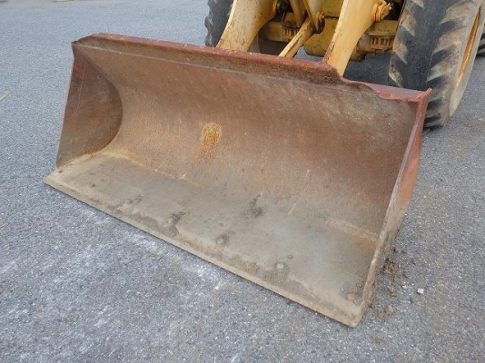 ขายรถตัก ยี่ห้อ TCM รุ่น E835