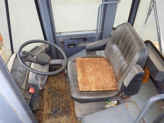 ขายรถตัก ยี่ห้อ TCM รุ่น E835