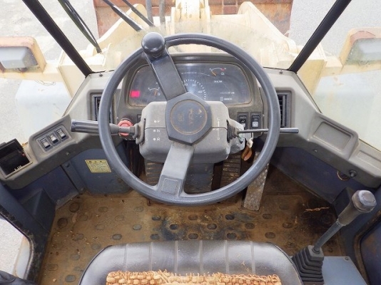 ขายรถตัก ยี่ห้อ TCM รุ่น E835