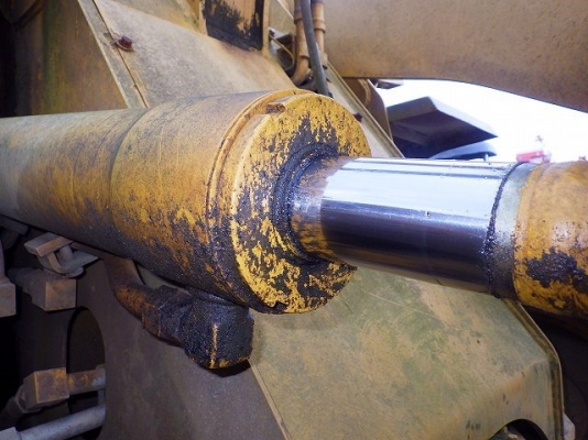 ขายรถตัก ยี่ห้อ TCM รุ่น E835