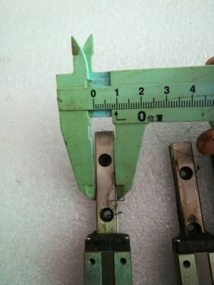 ทั้งหมด 300 บ.ส่งถึงบ้านฟรีโทร 083-2000058 LINE ID:line832923 รางสไลด์ความยาว 13 ซม.ความกว้าง 20 มม.ลูกเลื่อน 2 ชุด/ราง