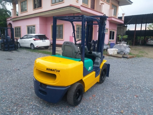 ขายรถยก KOMATSU FD30-14 เครื่องดีเซล 4D94E เสาสูง 5 เมตร ยกได้ 3 ตัน เกียร์ออโต้ ยางตันหน้า-หลัง รถนอกนำเข้า ติดต่อ 063-5628992 ID line: vorakrit1970