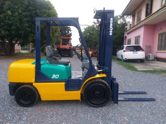 ขายรถยก KOMATSU FD30-14 เครื่องดีเซล 4D94E เสาสูง 5 เมตร ยกได้ 3 ตัน เกียร์ออโต้ ยางตันหน้า-หลัง รถนอกนำเข้า ติดต่อ 063-5628992 ID line: vorakrit1970