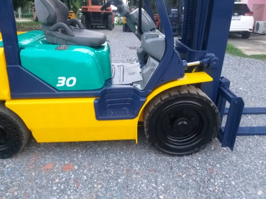 ขายรถยก KOMATSU FD30-14 เครื่องดีเซล 4D94E เสาสูง 5 เมตร ยกได้ 3 ตัน เกียร์ออโต้ ยางตันหน้า-หลัง รถนอกนำเข้า ติดต่อ 063-5628992 ID line: vorakrit1970