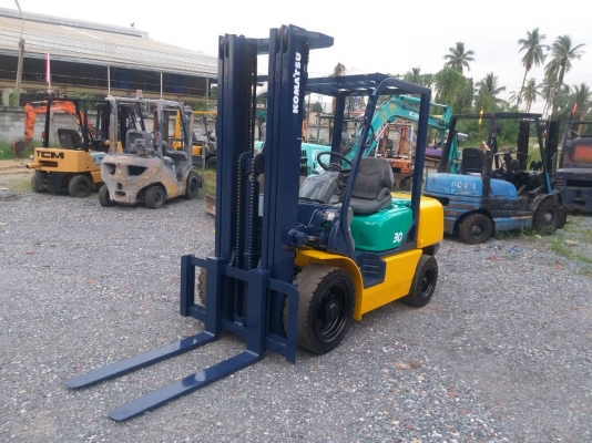 ขายรถยก KOMATSU FD30-14 เครื่องดีเซล 4D94E เสาสูง 5 เมตร ยกได้ 3 ตัน เกียร์ออโต้ ยางตันหน้า-หลัง รถนอกนำเข้า ติดต่อ 063-5628992 ID line: vorakrit1970