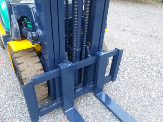 ขายรถยก KOMATSU FD30-14 เครื่องดีเซล 4D94E เสาสูง 5 เมตร ยกได้ 3 ตัน เกียร์ออโต้ ยางตันหน้า-หลัง รถนอกนำเข้า ติดต่อ 063-5628992 ID line: vorakrit1970