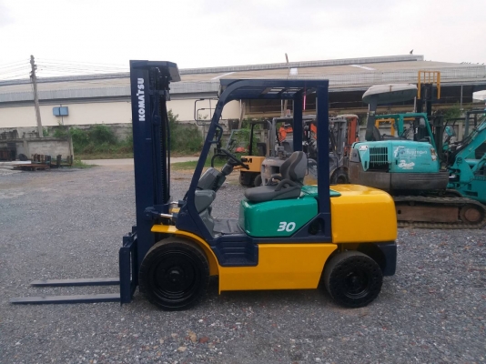 ขายรถยก KOMATSU FD30-14 เครื่องดีเซล 4D94E เสาสูง 5 เมตร ยกได้ 3 ตัน เกียร์ออโต้ ยางตันหน้า-หลัง รถนอกนำเข้า ติดต่อ 063-5628992 ID line: vorakrit1970