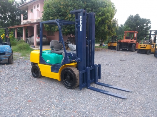 ขายรถยก KOMATSU FD30-14 เครื่องดีเซล 4D94E เสาสูง 5 เมตร ยกได้ 3 ตัน เกียร์ออโต้ ยางตันหน้า-หลัง รถนอกนำเข้า ติดต่อ 063-5628992 ID line: vorakrit1970