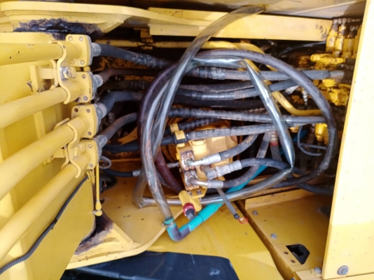 มี VDO ให้ชม.KOMATSU PC200-8 เอกสารเล่ม ไมล์ 10200 ชม.ราคา 1450000