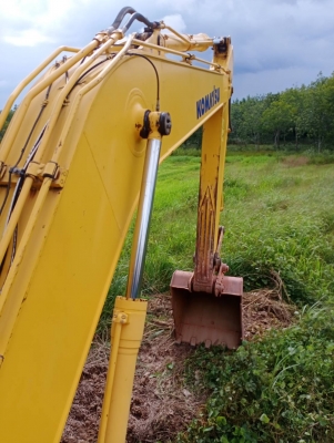 มี VDO ให้ชม.KOMATSU PC200-8 เอกสารเล่ม ไมล์ 10200 ชม.ราคา 1450000