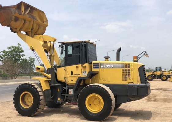 ขายรถตักล้อยาง KOMATSU WA320-6 รถนอกนำเข้าเองจากญี่ปุ่น สภาพสวยพร้อมใช้ มีVDOการทำงานครับ