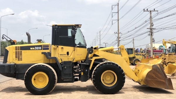 ขายรถตักล้อยาง KOMATSU WA320-6 รถนอกนำเข้าเองจากญี่ปุ่น สภาพสวยพร้อมใช้ มีVDOการทำงานครับ