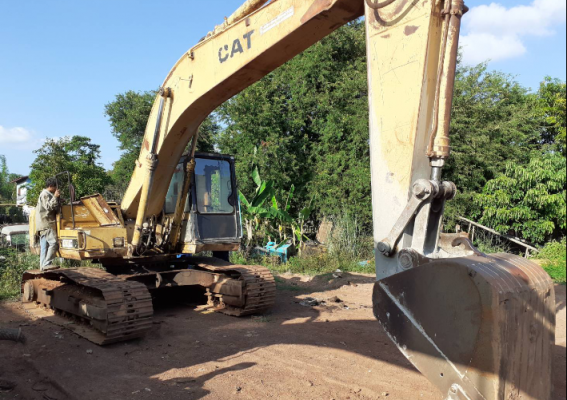 รถขุดแบ็คโฮ CAT E200B ไม่มีทะเบียน เครื่อง ปั้ม ช่วงล่างดี สนใจโทร0835601591,0903494058  อยู่ จ.อุดรธานี