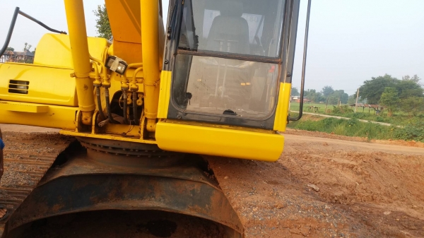 ขายKOMATSU PC200-8 ไมล์12,000ชม.สภาพสวยเอกสารอินวอยราคา 1,280,000