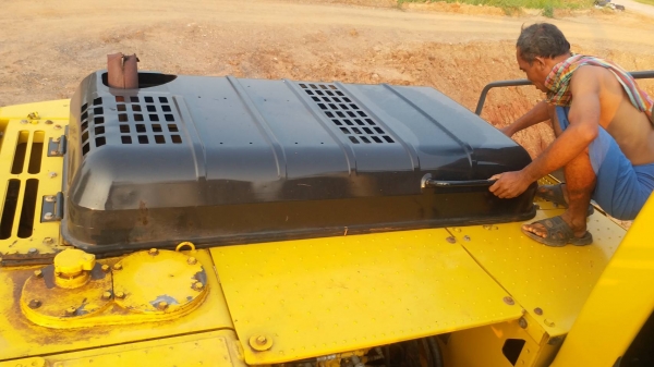 ขายKOMATSU PC200-8 ไมล์12,000ชม.สภาพสวยเอกสารอินวอยราคา 1,280,000