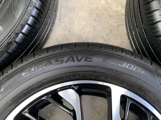 ล้อแม็ก 5รู114 Toyota CHR ขอบ 17 รุ่นใหม่ล่าสุด สีดำปัดเงา พร้อมยาง 215-60-17 Dunlop ปี 18 สภาพสวย
