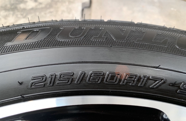 ล้อแม็ก 5รู114 Toyota CHR ขอบ 17 รุ่นใหม่ล่าสุด สีดำปัดเงา พร้อมยาง 215-60-17 Dunlop ปี 18 สภาพสวย