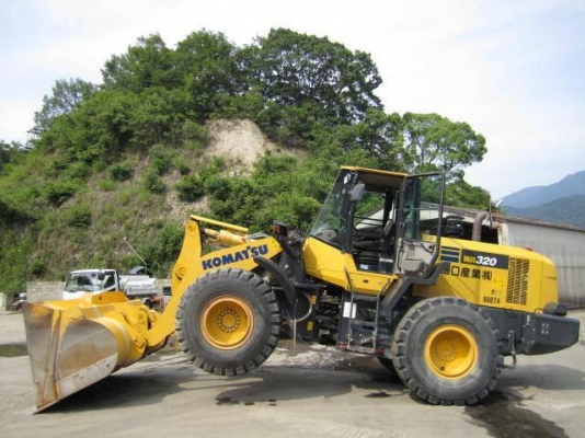 ขาย รถตัก KOMATSU WA320-7 ปี2015 นำเข้าจากญี่ปุ่น ระบบดี สีเดิมทั้งคัน ขายถูก โทร.090-986-2521 อ๊อบ