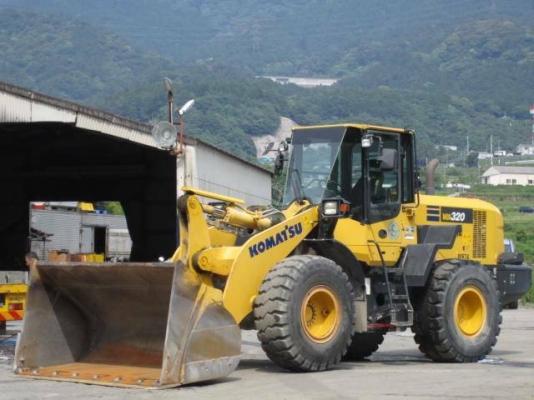 ขาย รถตัก KOMATSU WA320-7 ปี2015 นำเข้าจากญี่ปุ่น ระบบดี สีเดิมทั้งคัน ขายถูก โทร.090-986-2521 อ๊อบ