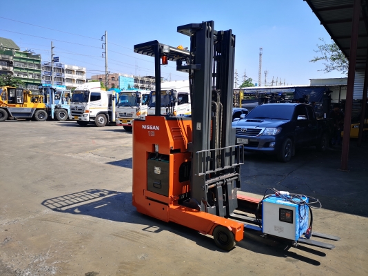 รถยกไฟฟ้ายืนขับนิสสัน น้ำหนักยก 1.5 ตัน เสาสูง 5.50 เมตร รถนอกนำเข้า