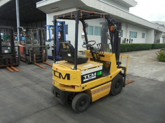 รถยกไฟฟ้านั่งขับ TCM น้ำหนักยก 1.5 ตัน เสาสูง 3 เมตร