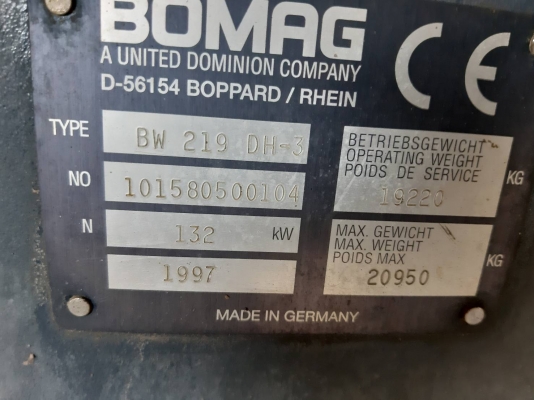 ขาย 1,250,000 รถบดสั่นสะเทือน 20 ตัน BOMAG BW 219 DH-3 ล้อเหล็กเรียบหนา 2 เพลา หัวเก๋ง ยางดี เครื่องดี ปั้มสั่นแรง รถปี 1997 เล่มทะเบียน รถสวยพร้อมใช้เอกสารเล่มพร้อมโอน รถอยู่ กทม. 090-772-3710 090-772-3708 ขาย 1,250,000 รถบดสั่นสะเทือน 20 ตัน BOMAG BW 219 DH-3 ล้อเหล็กเรียบหนา 2 เพลา หัวเก๋ง ยางดี เครื่องดี ปั้มสั่นแรง รถปี 1997 เล่มทะเบียน รถสวยพร้อมใช้เอกสารเล่มพร้อมโอน รถอยู่ กทม. 090-772-3710 090-772-3708