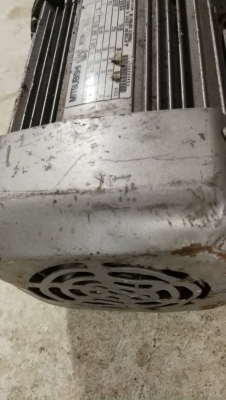 ตัวละ 1200 บ.ส่งถึงบ้านฟรี โทร 083-2000058 LINE ID: line832923 มอเตอร์เกียร์ยี่ห้อMitsubishi  ขนาด 200W อัตรทด 1:30 ทดแล้วหมุน 60 รอบ/นาที ใช้ไฟ 220V