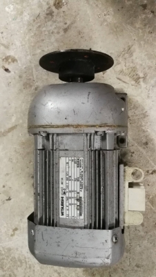 ตัวละ 1200 บ.ส่งถึงบ้านฟรี โทร 083-2000058 LINE ID: line832923 มอเตอร์เกียร์ยี่ห้อMitsubishi  ขนาด 200W อัตรทด 1:30 ทดแล้วหมุน 60 รอบ/นาที ใช้ไฟ 220V