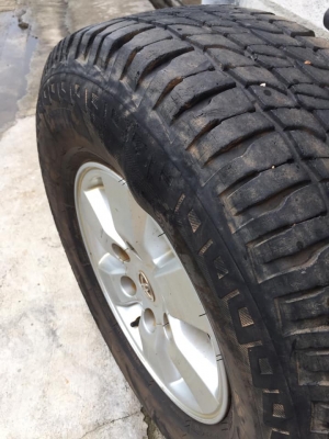 ยาง.Michelin 255/70/15ปี17 ดอกยางหนาตามรูป สนใจสอบถาม โทร0879050181.ส่งได้ครับ