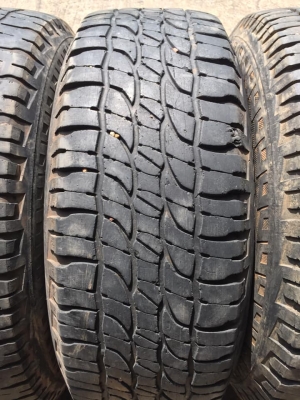 ยาง.Michelin 255/70/15ปี17 ดอกยางหนาตามรูป สนใจสอบถาม โทร0879050181.ส่งได้ครับ