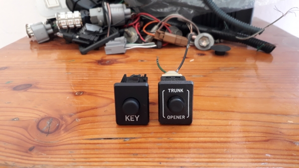 สวิทช์ TRUNK OPENER และ KEY ของรถ TOYOTA