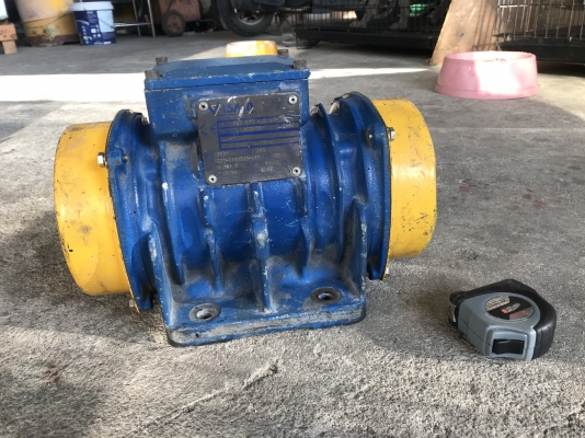 ขายมอเตอร์สั่น-เขย่า Visam Vibration 0.51Kw. 380V made in Italy ตุ้มปรับความแรงได้ สั่นแรง หมุนนิ่ม พร้อมใช้งาน ราคา 5,500 บาท