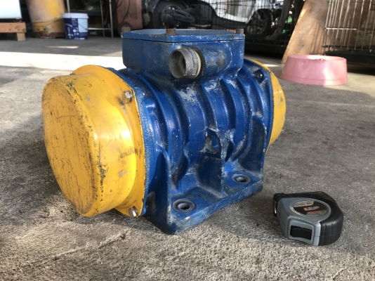 ขายมอเตอร์สั่น-เขย่า Visam Vibration 0.51Kw. 380V made in Italy ตุ้มปรับความแรงได้ สั่นแรง หมุนนิ่ม พร้อมใช้งาน ราคา 5,500 บาท ขายมอเตอร์สั่น-เขย่า Visam Vibration 0.51Kw. 380V made in Italy ตุ้มปรับความแรงได้ สั่นแรง หมุนนิ่ม พร้อมใช้งาน ราคา 5,500 บาท