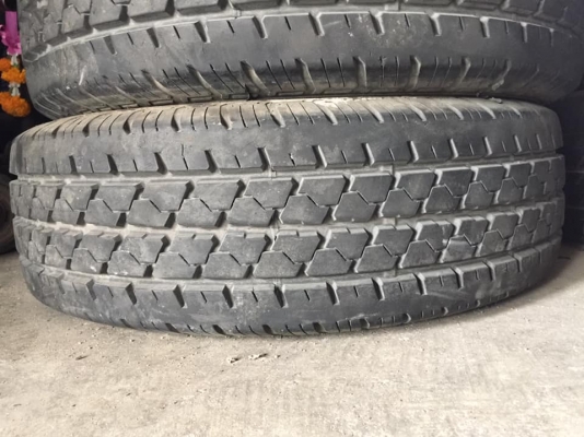 ยางบริสโตน.195r14ปี14 ดอกยางสดมากๆ โทร0879050181.ส่งได้ครับ