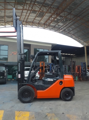 ขายรถฟอร์คลิฟท์เก่านอกนำเข้าจากญี่ปุ่น Toyota 8FD25 ขายรถฟอร์คลิฟท์เก่านอกนำเข้าจากญี่ปุ่น Toyota 8FD25