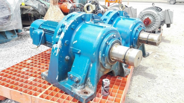 มอเตอร์เกียร์ทดญี่ปุ่น SUMITOMO JAPAN ขนาด 10 HP อัตราทด 1 : 195 (7 rpm) มีระบบเบรคในตัว ทดรอบช้าทอร มอเตอร์เกียร์ทดญี่ปุ่น SUMITOMO JAPAN ขนาด 10 HP อัตราทด 1 : 195 (7 rpm) มีระบบเบรคในตัว ทดรอบช้าทอร