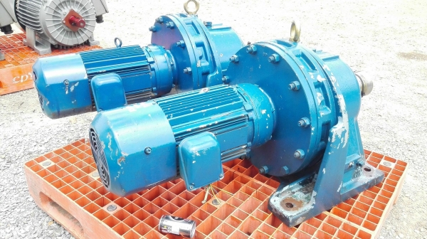 มอเตอร์เกียร์ทดญี่ปุ่น SUMITOMO JAPAN ขนาด 10 HP อัตราทด 1 : 195 (7 rpm) มีระบบเบรคในตัว ทดรอบช้าทอร มอเตอร์เกียร์ทดญี่ปุ่น SUMITOMO JAPAN ขนาด 10 HP อัตราทด 1 : 195 (7 rpm) มีระบบเบรคในตัว ทดรอบช้าทอร