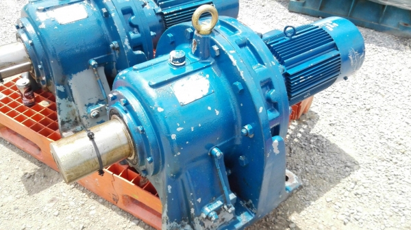 มอเตอร์เกียร์ทดญี่ปุ่น SUMITOMO JAPAN ขนาด 10 HP อัตราทด 1 : 195 (7 rpm) มีระบบเบรคในตัว ทดรอบช้าทอร