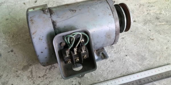 700 บ.ส่งถึงบ้านฟรี โทร 083-2000058 LINE ID: line832923 มอเตอร์ขนาด 400 W. หมุนที่1450 รอบต่อนาที พร้อมเสียบต่อไฟบ้าน 220 V. ได้เลย