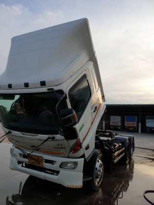 รถบรรทุก 10 ล้อหัวลาก ยี่ห้อ HINO 500 FM8J จดทะเบียนปี 2558