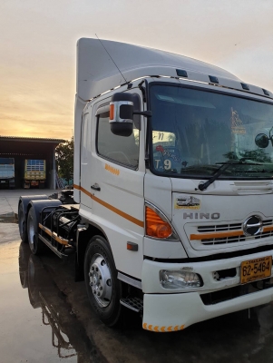 รถบรรทุก 10 ล้อหัวลาก ยี่ห้อ HINO 500 FM8J จดทะเบียนปี 2558