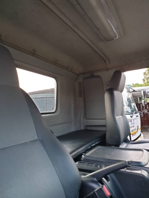 รถบรรทุก 10 ล้อหัวลาก ยี่ห้อ HINO 500 FM8J จดทะเบียนปี 2558