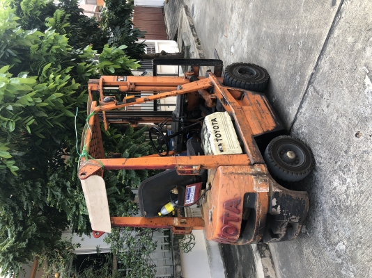 ขาย โฟรคลิฟท์ โตโยต้า รุ่น 4  เครื่อง เบนซิน