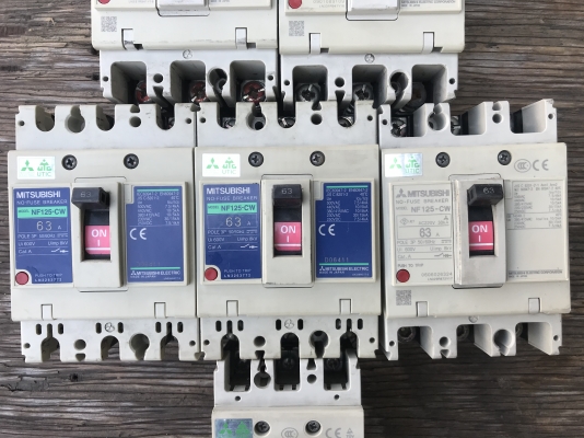 ขายเบรคเกอร์ไฟฟ้า 3เฟส Mitsubishi มีขนาด 80Amp. = 2ตัว / 63Amp. = 3ตัว / 50Amp. = 1ตัว สภาพสวยพร้อมใช้งาน เหมารวม 3,600 บาทพร้อมส่งครับ   ราคาแบ่ง 80Amp. ตัวละ 800 บาท , 63Amp. ตัวละ 630 บาท , 50Amp. ตัวละ 500 บาทครับ