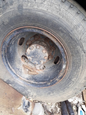 ขาย6ล้อนิสสันเครน11ตันทะเบียนครบราคา 250,000