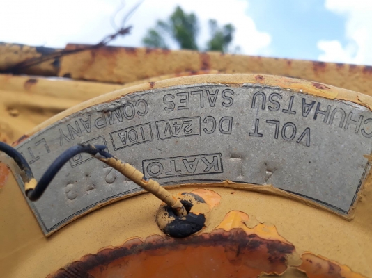 ขาย6ล้อนิสสันเครน11ตันทะเบียนครบราคา 250,000