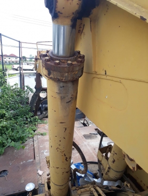 ขาย6ล้อนิสสันเครน11ตันทะเบียนครบราคา 250,000