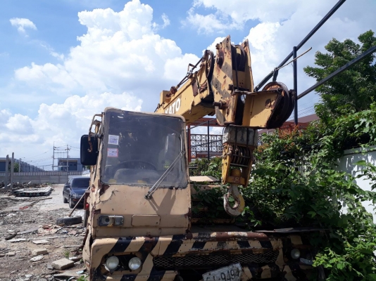 ขาย6ล้อนิสสันเครน11ตันทะเบียนครบราคา 250,000